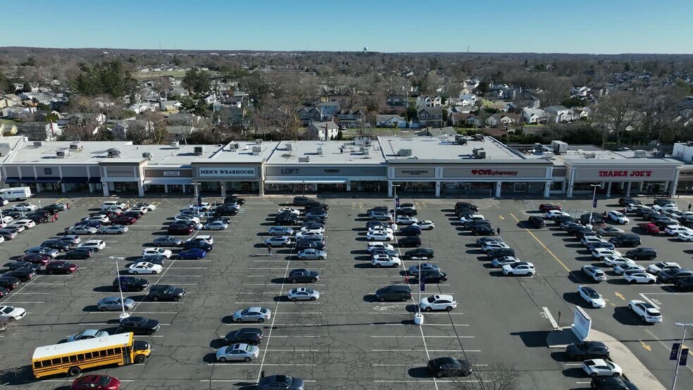 More Photos Of 401-419 S Oyster Bay Rd, Plainview Unknown For Lease