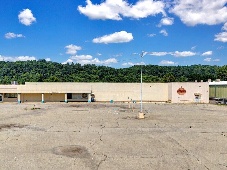 More Photos Of 100 Chamber Plz, Charleroi Supermarket For Lease