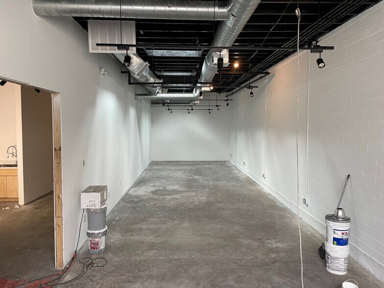 More Photos Of 1919 N Main St, Houston Storefront Retail Office For Lease