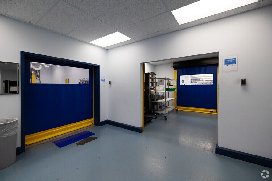 More Photos Of 603 Queensbury Ave, Queensbury Distribution For Sale