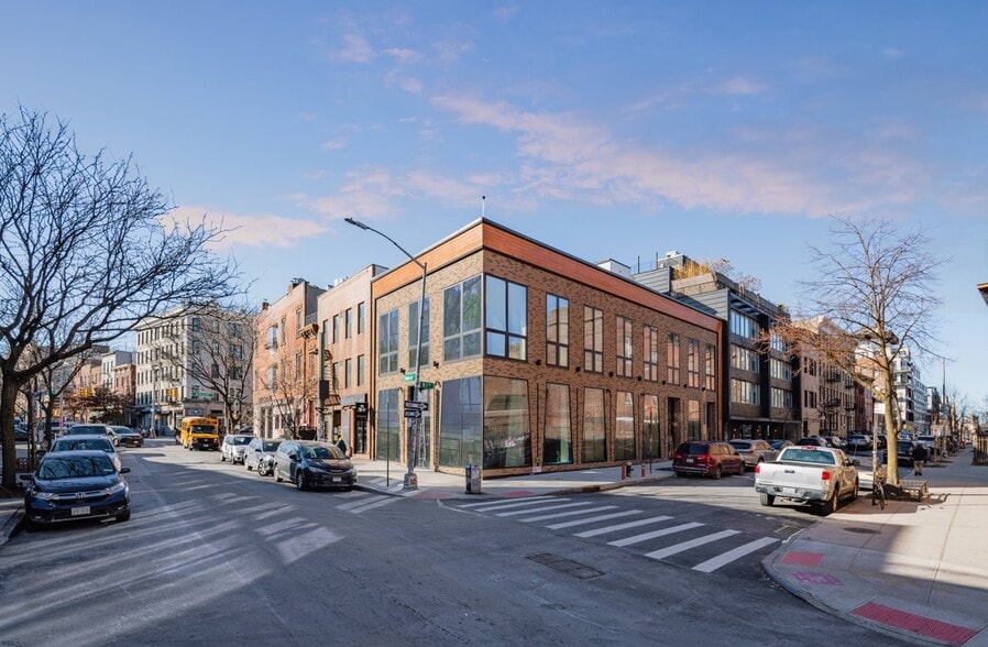 More Photos Of 276 Bedford Ave, Brooklyn Storefront For Lease