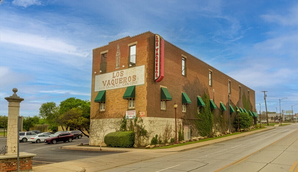 Primary Photo Of 2629 N Main St, Fort Worth Restaurant For Sale