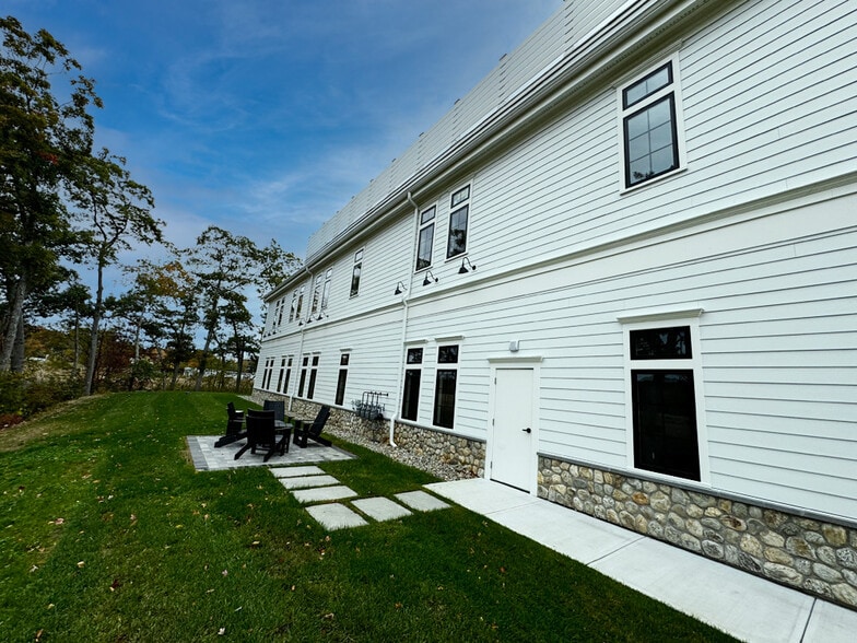 More Photos Of 215 Elm St, Old Saybrook Unknown For Lease