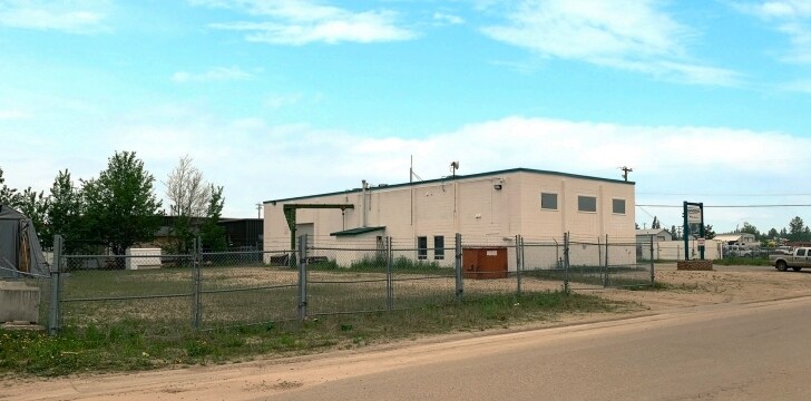 More Photos Of 3703 38 Ave, Whitecourt Warehouse For Lease