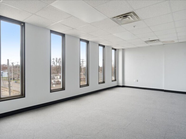 More Photos Of 1100 W Saginaw St, Lansing Medical For Sale