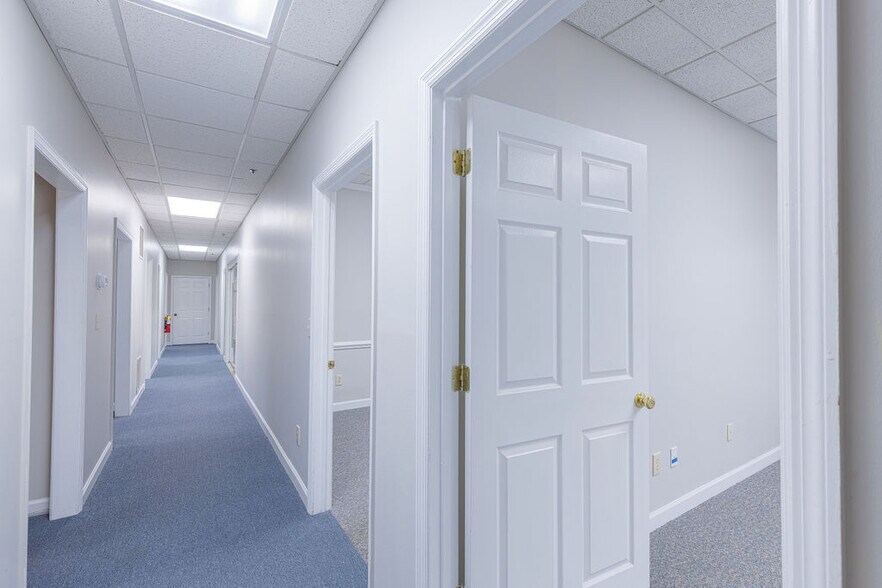 More Photos Of 1111 Cambridge Sq, Alpharetta Office Residential For Lease