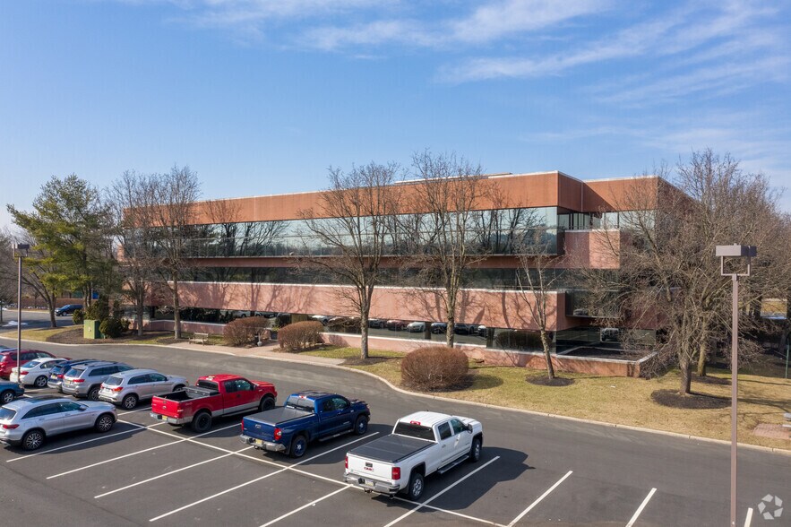 More Photos Of 100 Corporate Dr, Lebanon Office For Lease