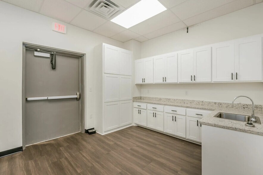 More Photos Of 9400 Hillside Rd, Amarillo Storefront For Sale