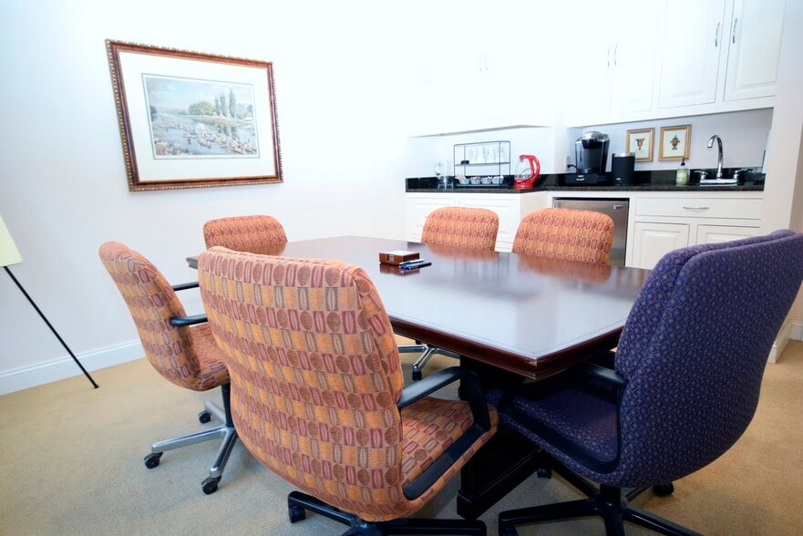 More Photos Of 252 N Washington St, Falls Church Office For Lease