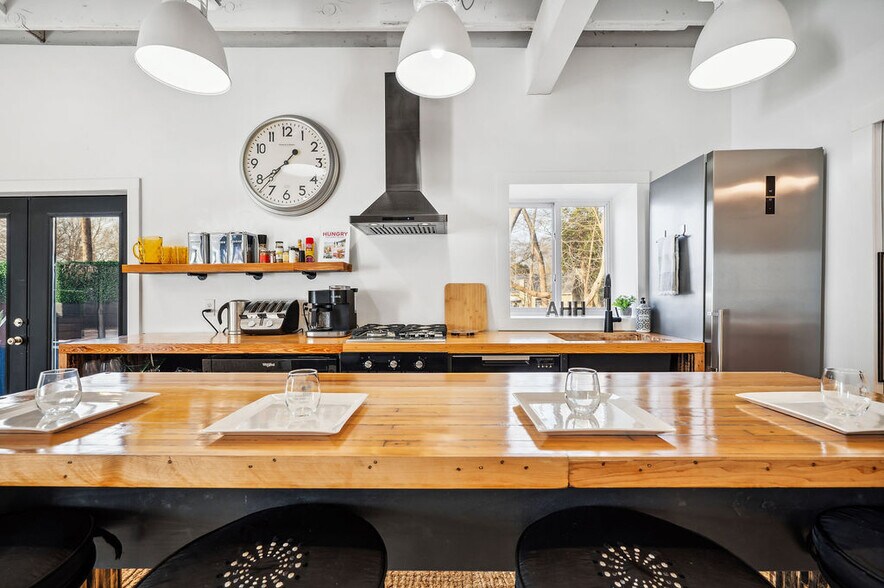 More Photos Of 13662 Red Arrow Hwy, Harbert Hotel For Sale