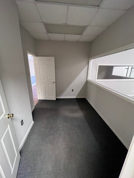 More Photos Of 3 Base St, West Columbia Flex For Lease