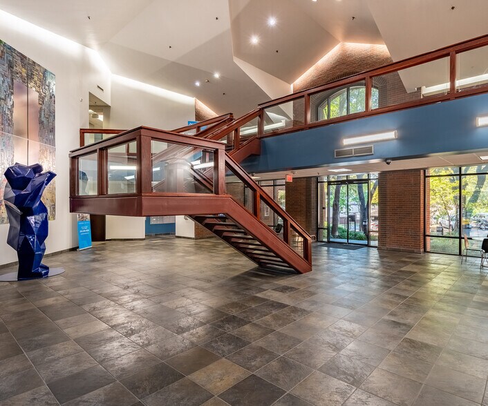 More Photos Of 9535 Forest Ln, Dallas Office For Lease