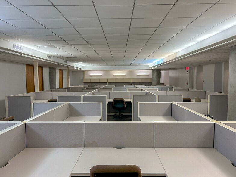 More Photos Of 2100 Ponce De Leon Blvd, Coral Gables Office For Lease