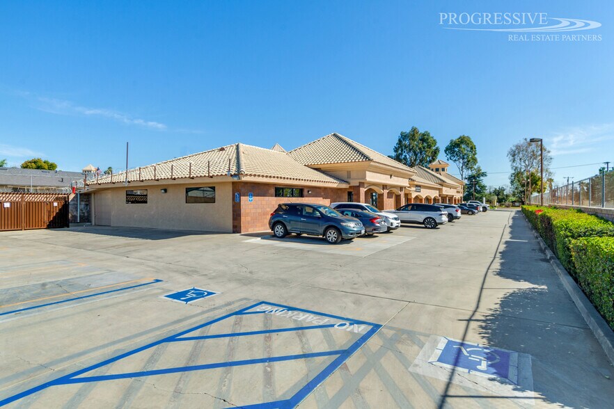More Photos Of 34590 W County Line Rd, Yucaipa Storefront Retail Office For Sale