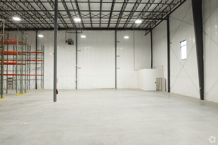 More Photos Of 42 Corporate Circle, Albany Manufacturing For Lease