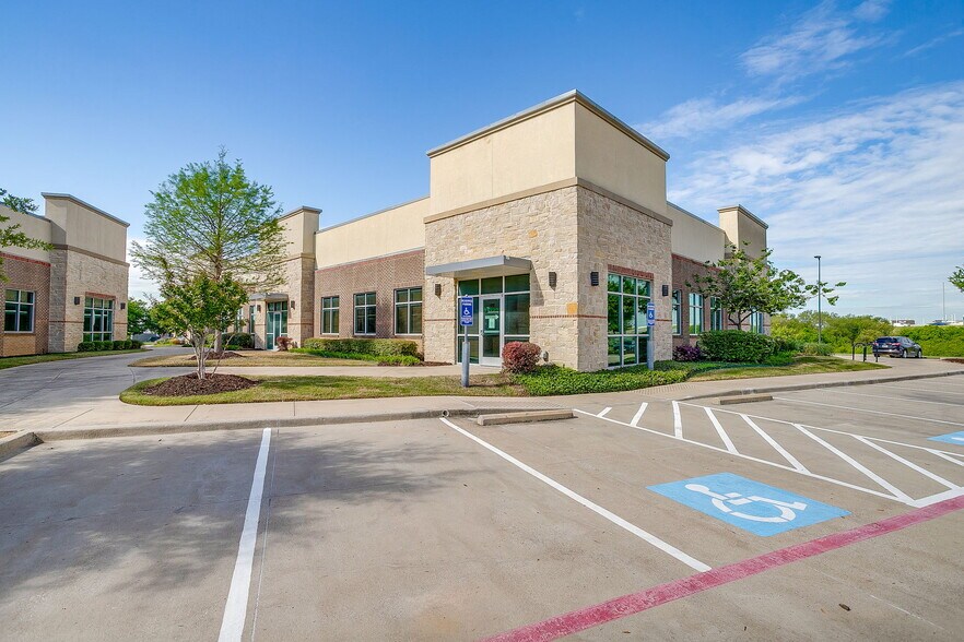 More Photos Of 3100 N Tarrant Pky, Fort Worth Medical For Lease