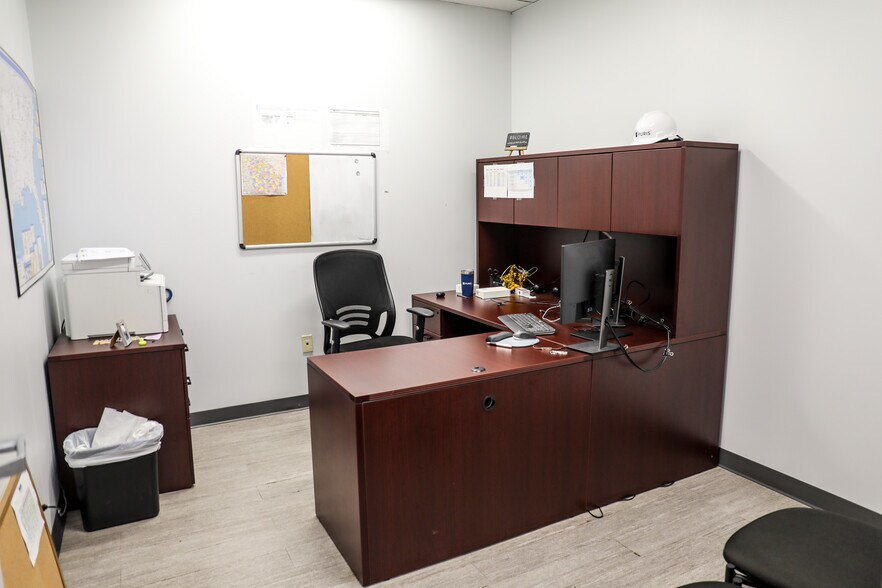 More Photos Of 1585 Roadhaven Dr, Stone Mountain Warehouse For Lease