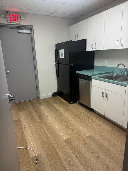 More Photos Of 2233 N Commerce Pky, Weston Office For Lease