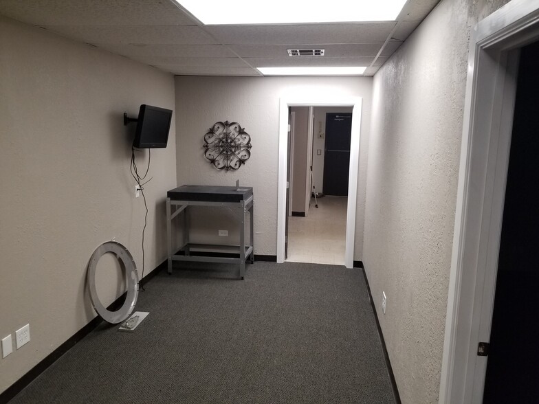 More Photos Of 3018-3030 Epperly Dr, Oklahoma City General Retail For Lease