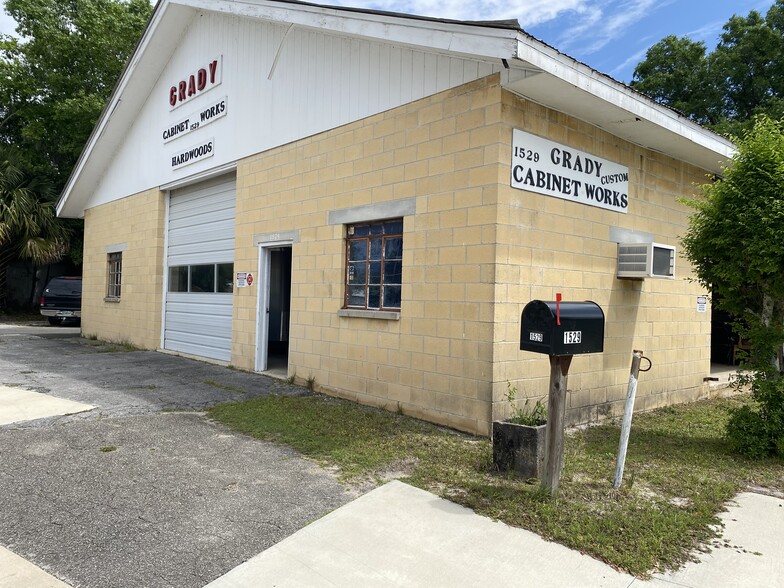 Primary Photo Of 1529 S Main St, Gainesville Warehouse For Sale