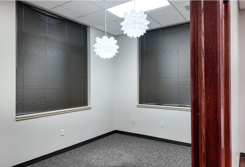 More Photos Of 5019-5023 S Bur Oak Pl, Sioux Falls Office For Lease