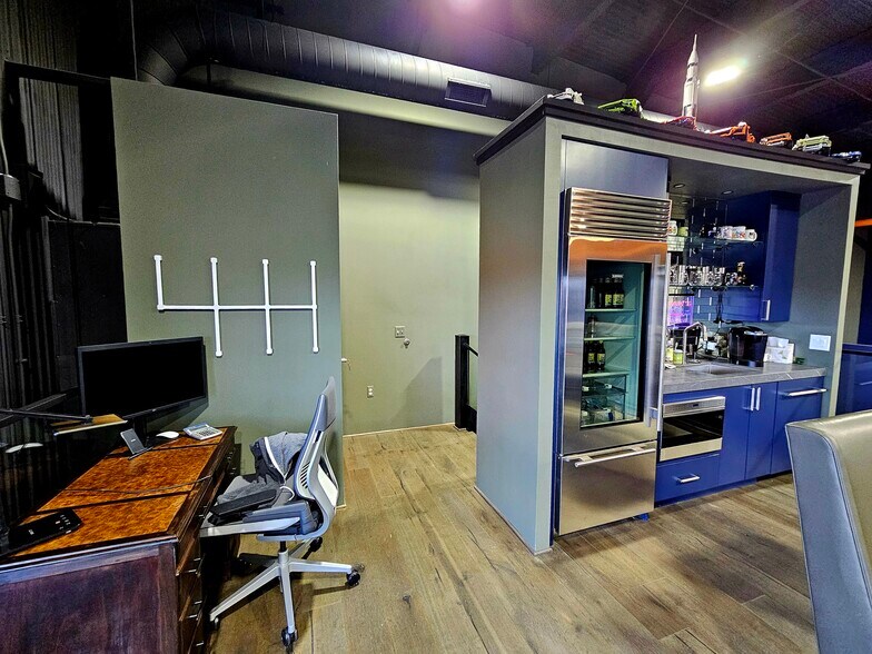 More Photos Of 104 E Speed Way, Pontiac Parking Garage For Sale