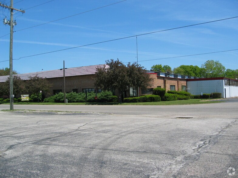 More Photos Of 325 Jay St, Coldwater Warehouse For Lease