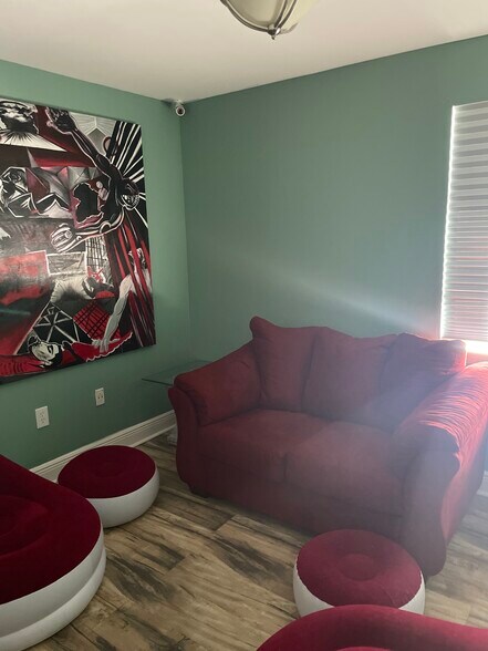 More Photos Of 4701 Downman Rd, New Orleans Bar For Lease