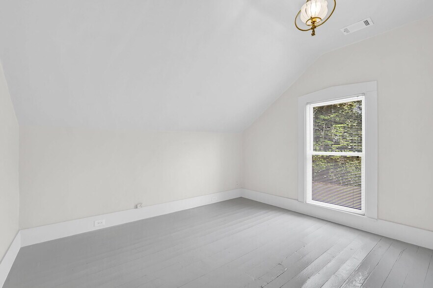 More Photos Of 134 Marble Mill Rd, Marietta Office For Sale