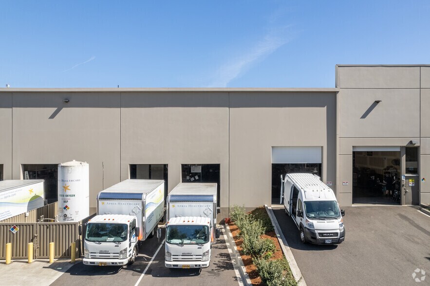 More Photos Of 17880 NE Airport Way, Portland Unknown For Lease