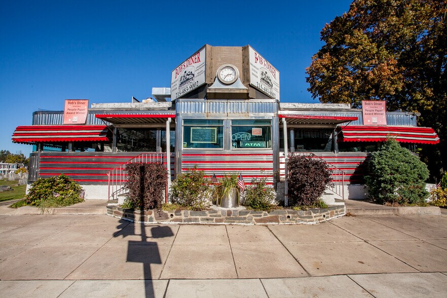 More Photos Of 6053 Ridge Ave, Philadelphia Restaurant For Sale