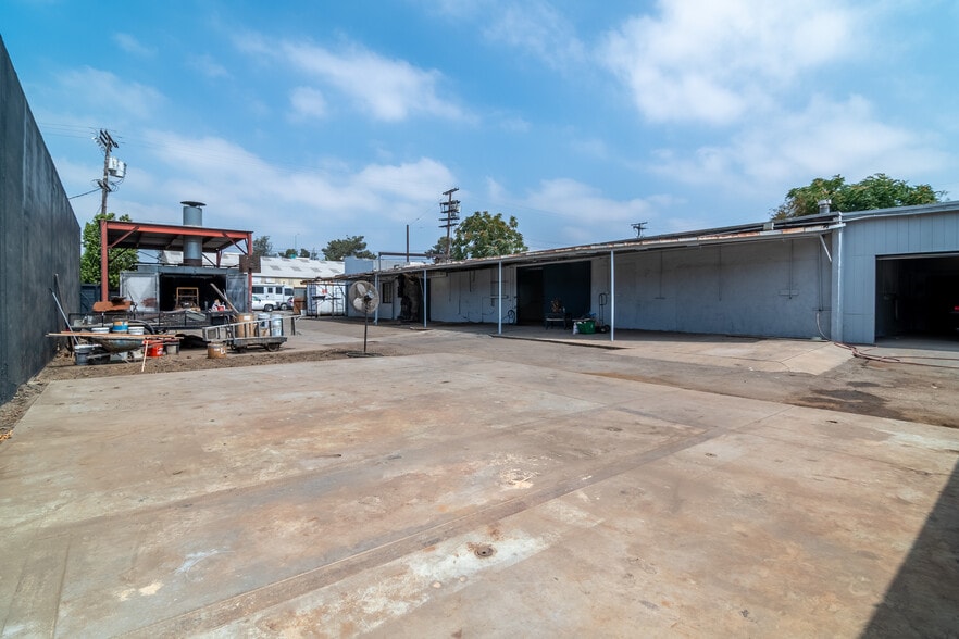 More Photos Of 11428 Fleetwood St, Sun Valley Warehouse For Sale