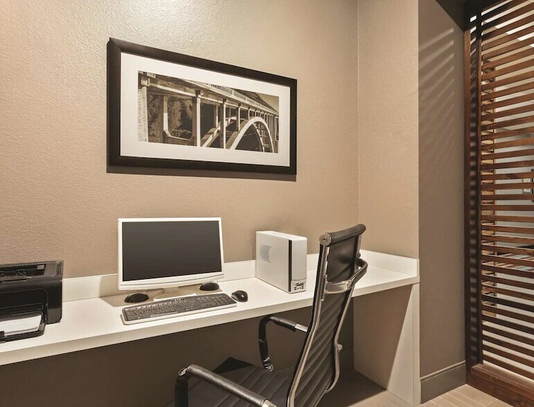 More Photos Of 5760 I 55 S, Byram Hotel For Sale