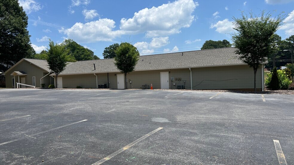 More Photos Of 425 Cherryville Rd, Shelby Medical For Lease