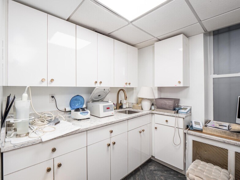 More Photos Of 157 E 81st St, New York Apartments For Lease