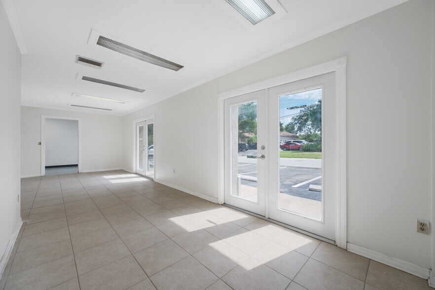 More Photos Of 1230 Lady Marion Ln, Dunedin Flex For Lease