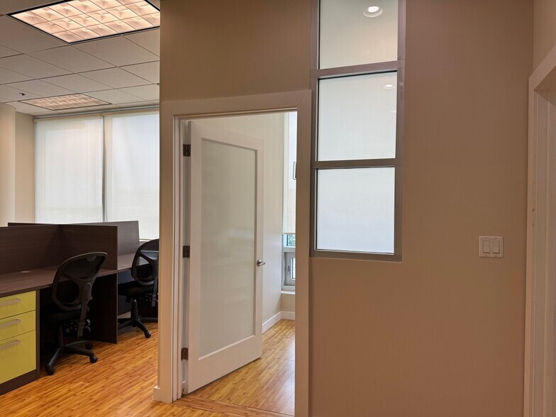 More Photos Of 20900 NE 30th Ave, Aventura Office Residential For Lease