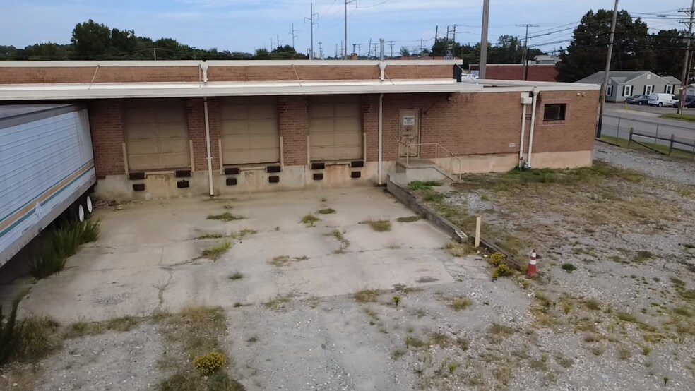 More Photos Of 900-920 W Fairfield Rd, High Point Warehouse For Lease