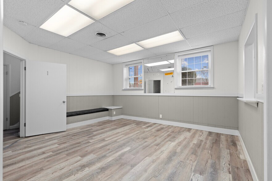 More Photos Of 7161 N 43rd St, Milwaukee Office For Sale