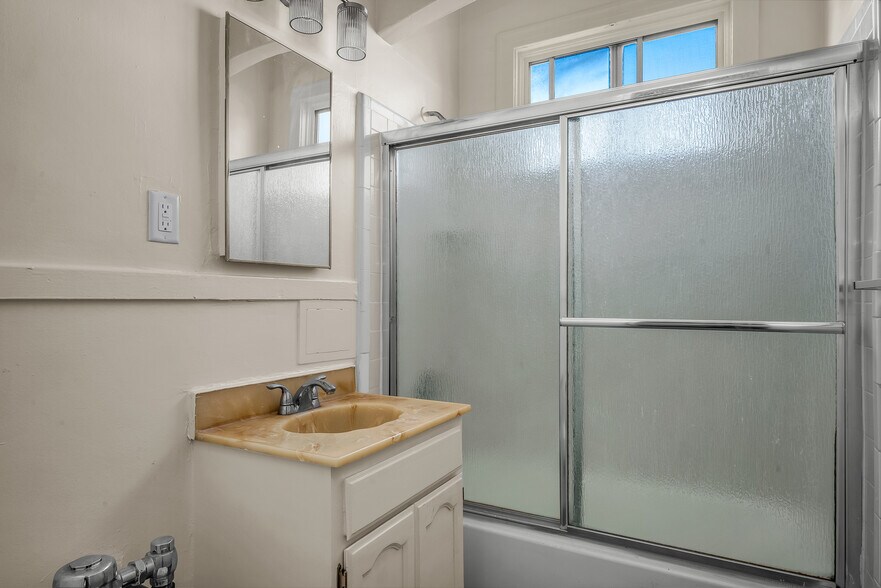 More Photos Of 1628 W 45th St, Los Angeles Apartments For Sale