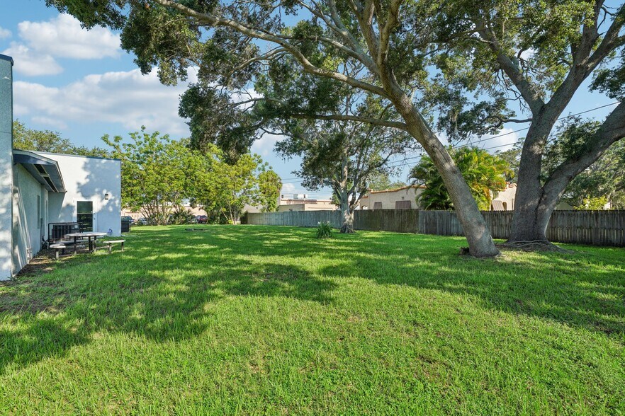 More Photos Of 3209 30th Ave S, Saint Petersburg Office For Sale