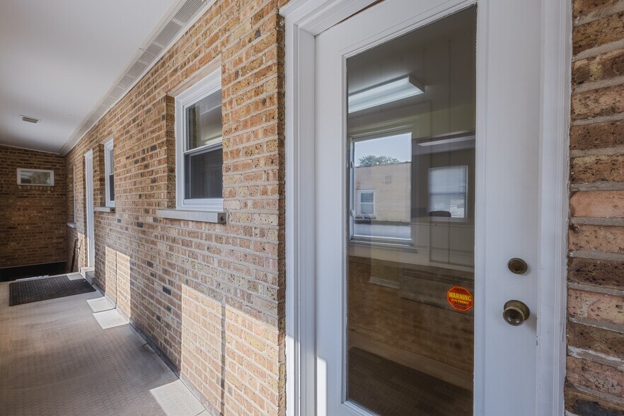 More Photos Of 152 Burlington Ave, Clarendon Hills Storefront Retail Office For Lease