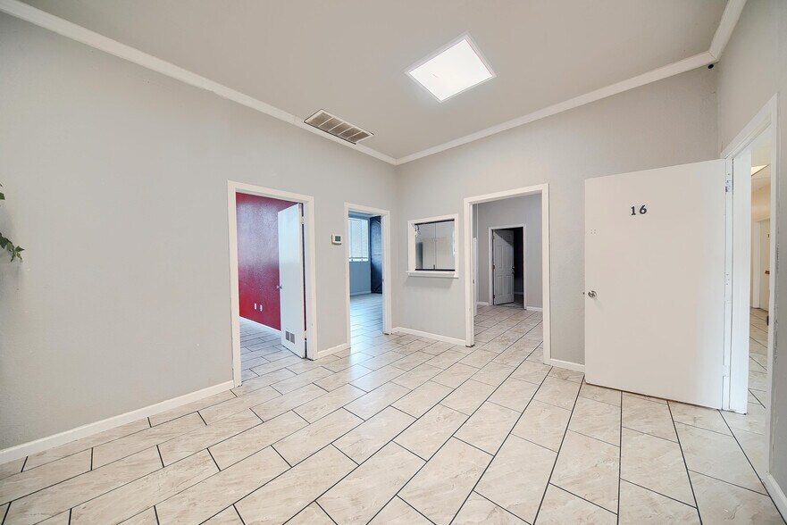 More Photos Of 33 E Magnolia St, Stockton Office For Lease