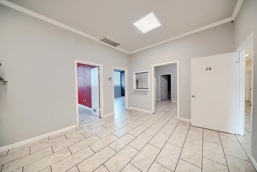 More Photos Of 33 E Magnolia St, Stockton Office For Lease