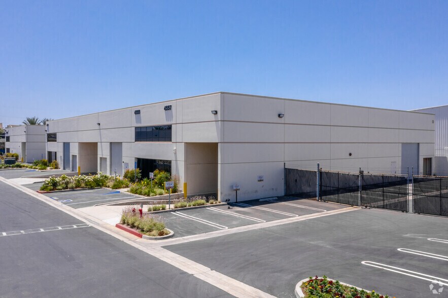 More Photos Of 4553-4557 Firestone Blvd, South Gate Light Manufacturing For Lease