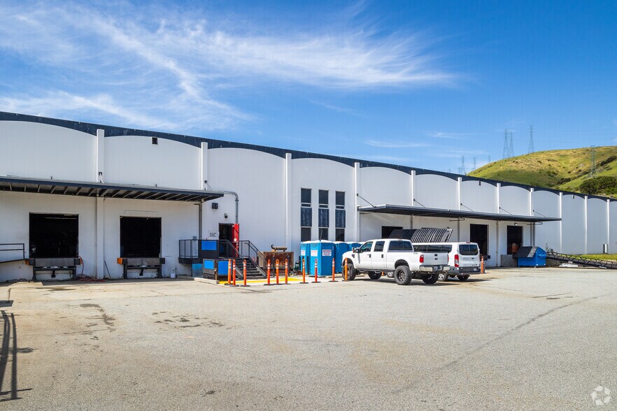 More Photos Of 430 Valley Dr, Brisbane Warehouse For Lease