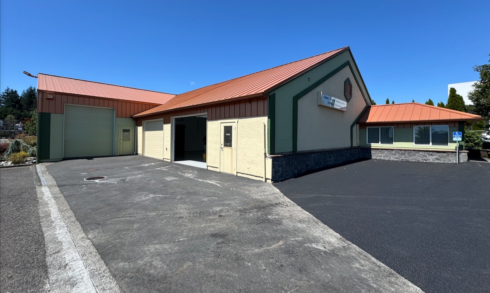 More Photos Of 11415 NE 76th St, Vancouver Auto Repair For Lease