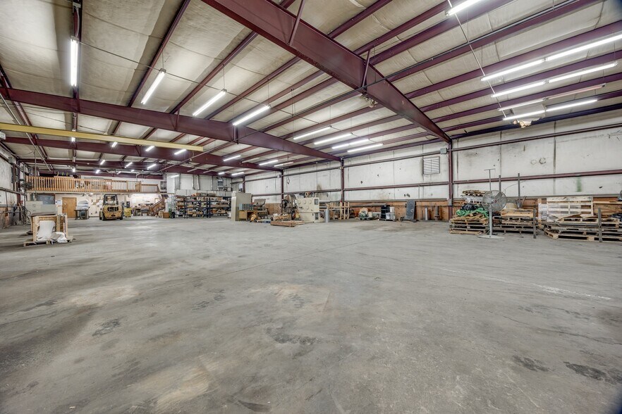 More Photos Of 3380 Smith Farm Rd, Matthews Warehouse For Lease