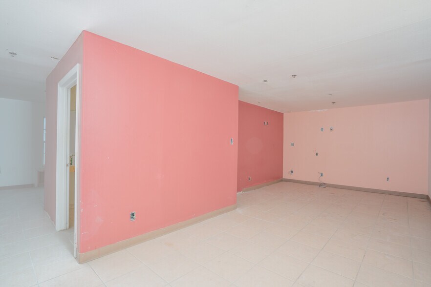 More Photos Of 2301 E Expressway 83, Donna Hotel For Sale