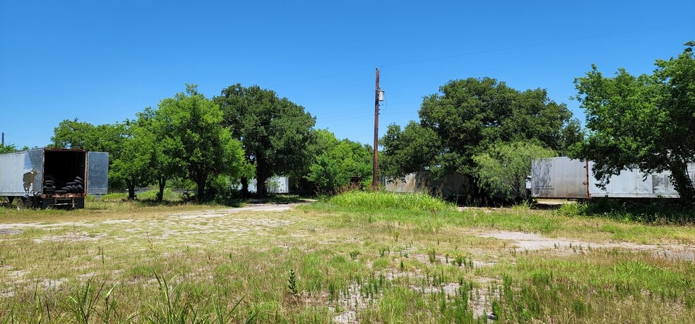 More Photos Of 7305 Julius Schepps Fwy, Dallas Warehouse For Lease